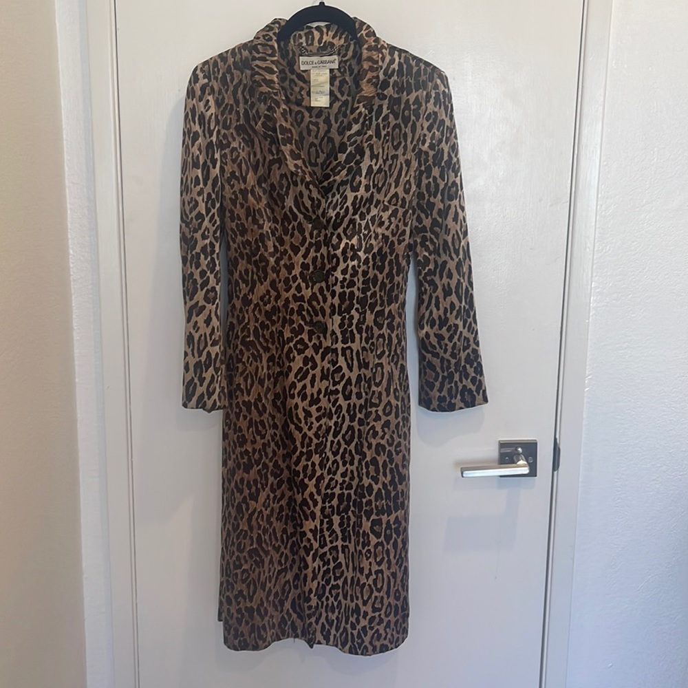 Vintage cheetah Dolce & Gabbana coat. Fitted. Below the knee.